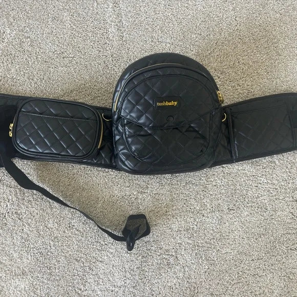 ⭐️Tushbaby⭐️ Black Vegan Leather Hip Carrier - Picture 7 of 10